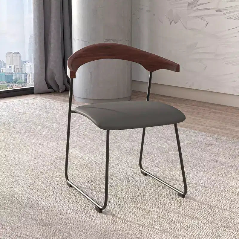 LeisureMod Lyra Series - Set di 2 sedie da pranzo moderne imbottite con sedile in pelle, schienale in faggio e gambe in ferro, per cucina moderna, sala da pranzo, casa, caffè