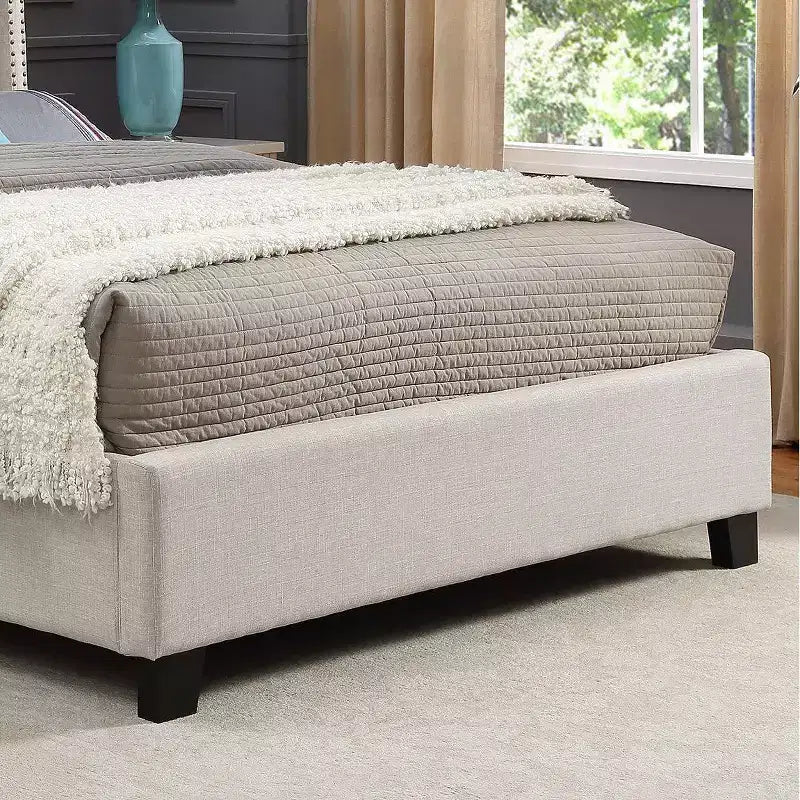 Letto imbottito Nantarre Wingback con bottoni in tessuto, rifiniture con borchie, tortora