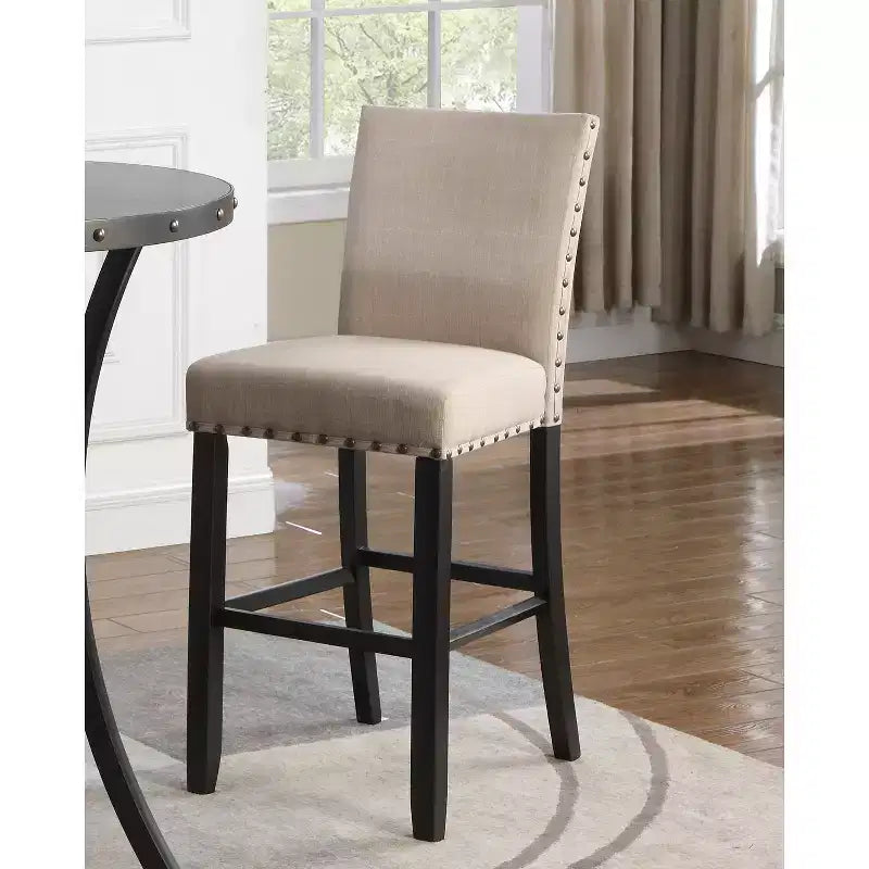 Sgabelli da bar in tessuto Biony di Roundhill Furniture con rifiniture borchiate, color cuoio, set da 2
