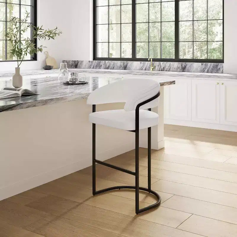 Sgabello da bar moderno rivestito in similpelle Manhattan Comfort Augusta