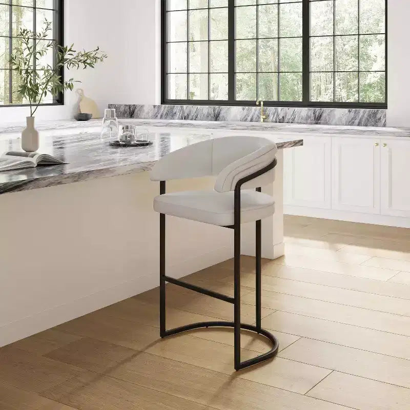 Sgabello da bar moderno rivestito in similpelle Manhattan Comfort Augusta